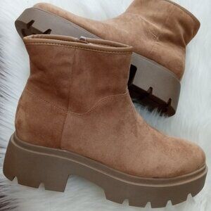 No Boundaries Women's Size 8 Cozy Lug Sole Ankle Boots